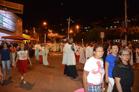 Picoenses celebram Corpus Christi com procissão e missa