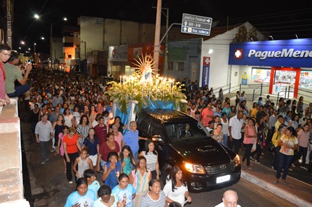 Procissão Luminosa encerra Festa de Nossa Senhora dos Remédios em Picos