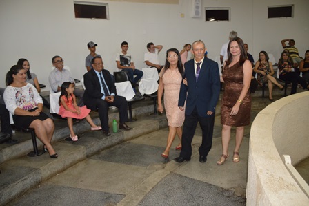 Câmara de Picos entrega título de cidadania para Jovelino