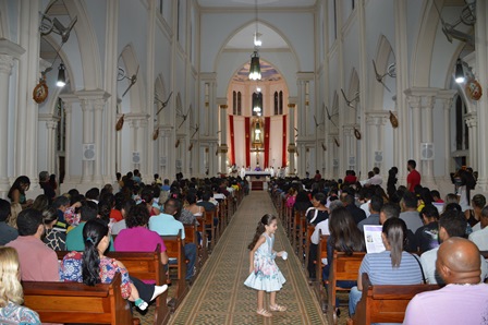 Católicos lotam Catedral de Picos na Missa de Cinzas