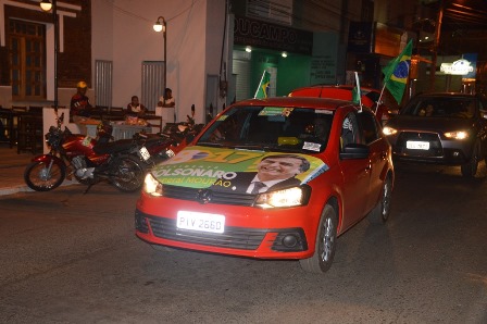 Carreata em Picos reúne centenas de simpatizantes de Bolsonaro