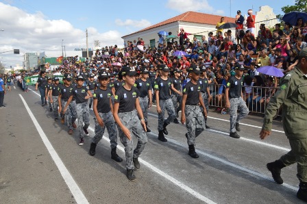 Picoenses lotam avenida no Desfile de 7 de Setembro