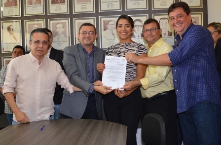Prefeito de Picos dá posse a quatro novos secretários