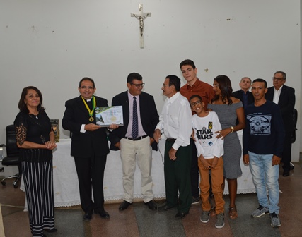 Padre Bezerra recebe Medalha Coelho Rodrigues