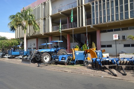 Prefeitura de Picos recebe máquinas agrícolas