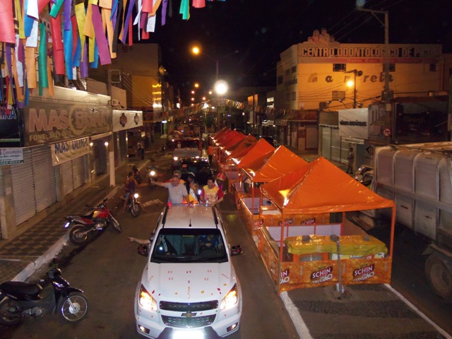 Primeiro corso de Picos reúne centenas de foliões