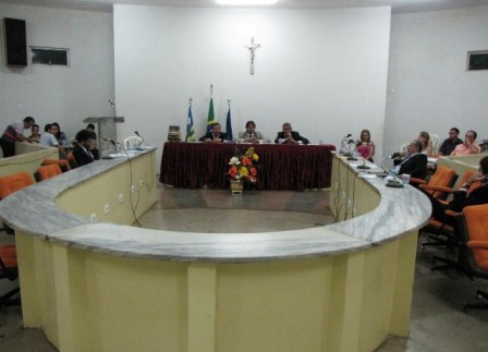 Câmara de Picos aprova resolução  criando 54 novos cargos em comissão