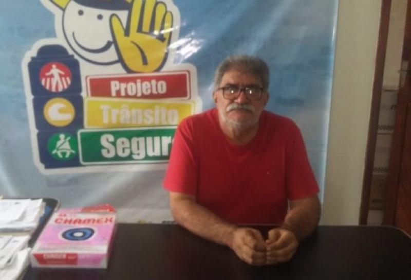 Secretário anuncia construção de paradas de ônibus climatizadas em Picos