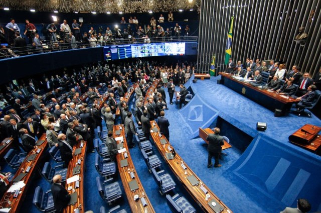 Senado aprova relatório e Dilma Rousseff vira ré