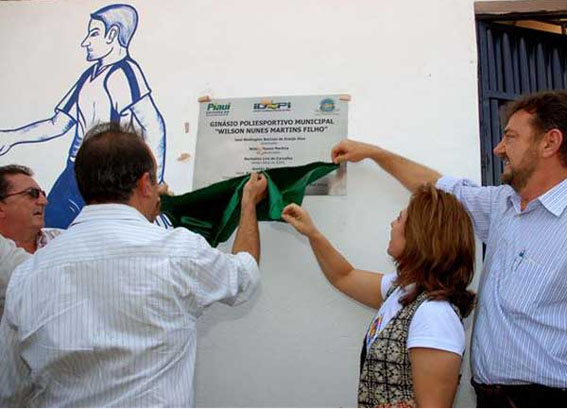 Wilson Martins inaugura ginásio no município de Wall Ferraz