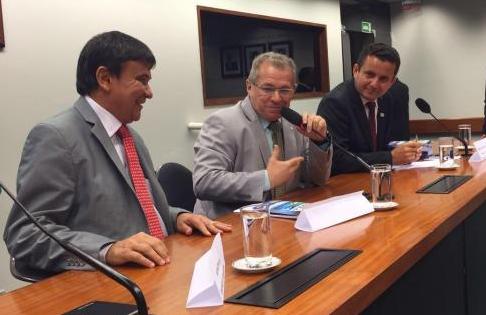 Assis Carvalho promove reunião de prefeitos com Wellington Dias