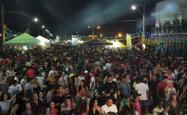 São João de Picos leva multidão à avenida Beira Rio