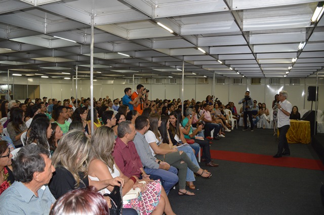 Jornalista Caco Barcelos empolga público presente ao SaliVag em Picos