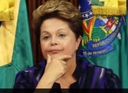 Dilma assina decreto que eleva salário mínimo para R$ 724