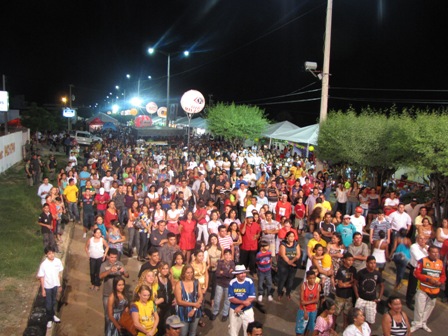 Noite de abertura do II Cajufestmel atrai multidão 