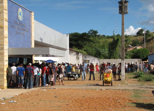 Eleitores de Picos enfrentam fila no último dia para tirar o título 