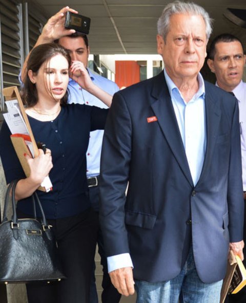 Ex-ministro José Dirceu é condenado a onze anos de prisão