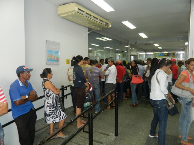 Bancários encerram greve e as agências de Picos ficam lotadas 