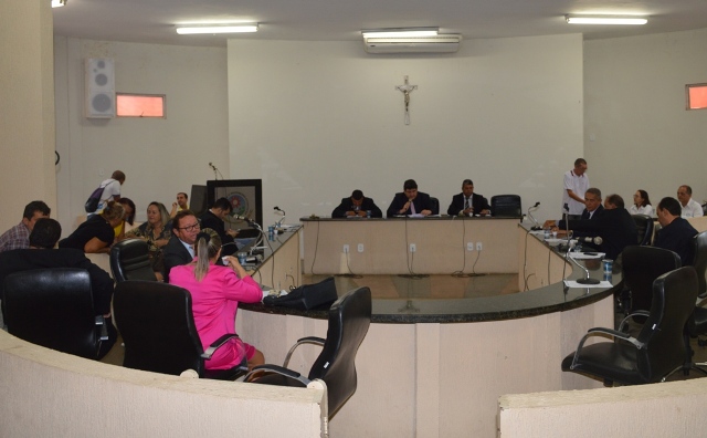 Câmara de Picos decide não aumentar subsídio dos vereadores