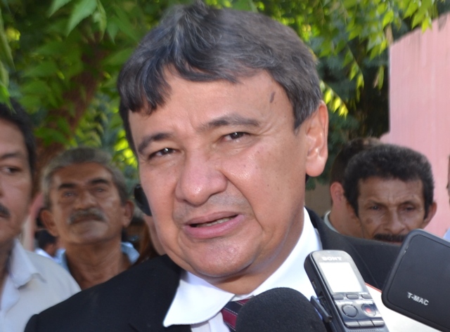 Governador assegura retomada das obras paralisadas em Picos