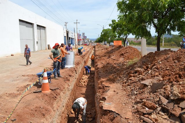 Vereador denuncia lentidão nas obras de drenagem em Picos