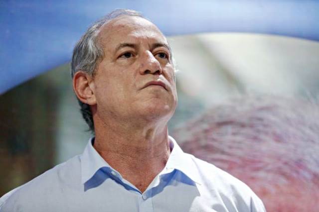 Ciro Gomes é vaiado e deixa evento em Minas Gerais