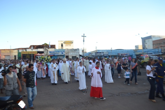 Procissão do Senhor Ressuscitado encerra programação da Semana Santa em Picos