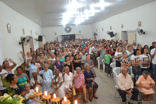 Devotos lotam igreja do Paroquial no encerramento da Festa do Padroeiro