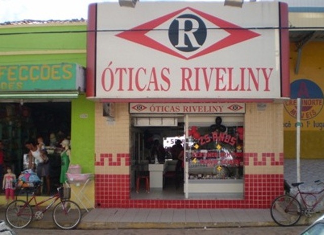 Óticas Riveliny comemora 33 anos