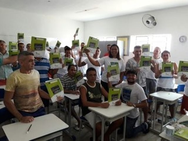 Detentos participam de revisão do Enem em presídio de Picos