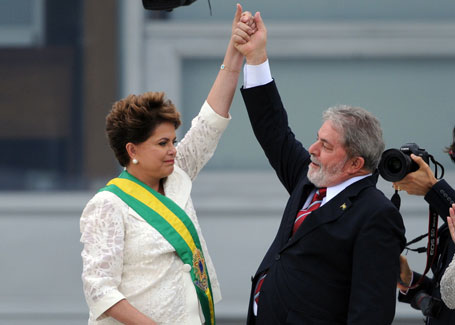 Dilma recebe faixa e pede união de todos para crescimento econômico