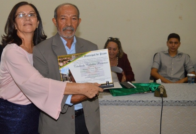 Técnico do Emater recebe título de cidadão picoense 