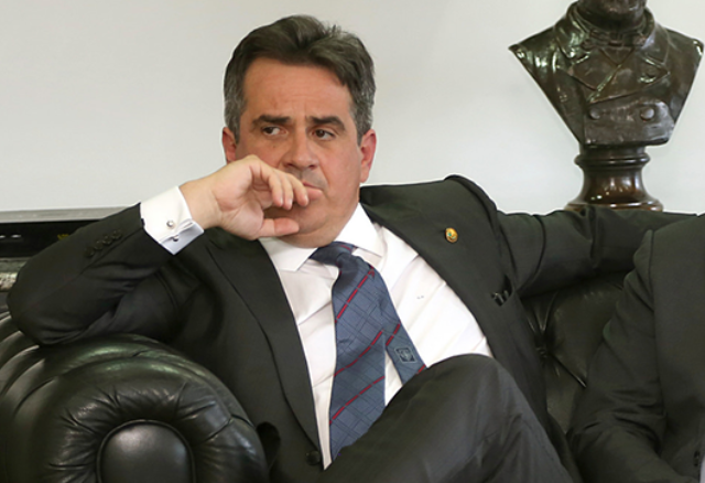 Polícia Federal faz buscas no gabinete do senador Ciro Nogueira
