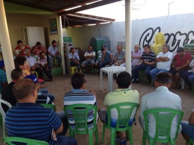 Nerinho reúne-se com produtores de Farinha em Marcolândia