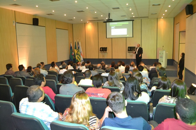 Presidente do Sistema Fecomércio ministra palestra em Picos