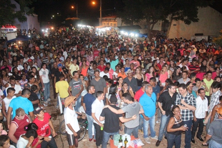 Prefeito Wesley promove shows em Aroeiras do Itaim durante festejo