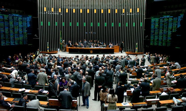 CCJ do Senado aprova redução de vagas do Piauí na Câmara