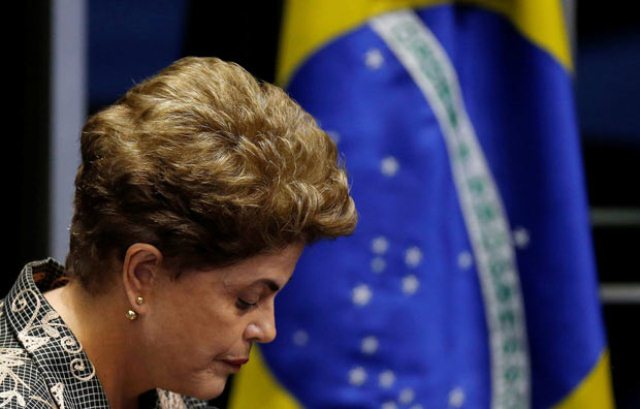 Senadores aprovam o impeachment de Dilma 