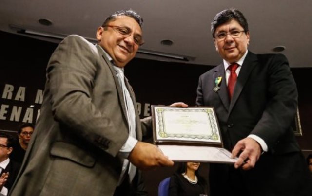 João Rodrigues recebe Medalha do Mérito Legislativo de Teresina