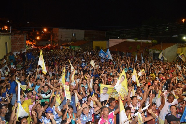 Gil Paraibano realiza comício no bairro Paroquial