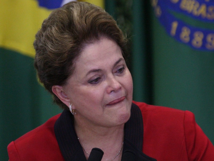 Pesquisa aponta que 64% dos brasileiros reprovam governo Dilma