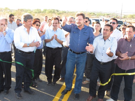 Governador inaugura obras no município de Fronteiras