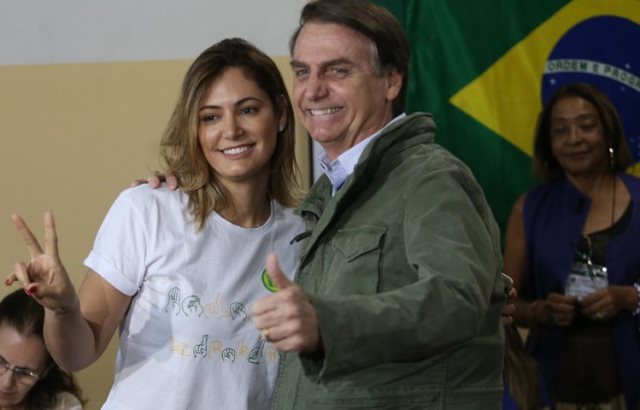 Bolsonaro vota no Rio de Janeiro com segurança reforçada