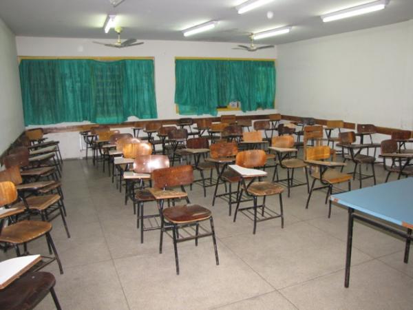 Greve da Uespi deixa 850 alunos sem aulas no Campus de Picos