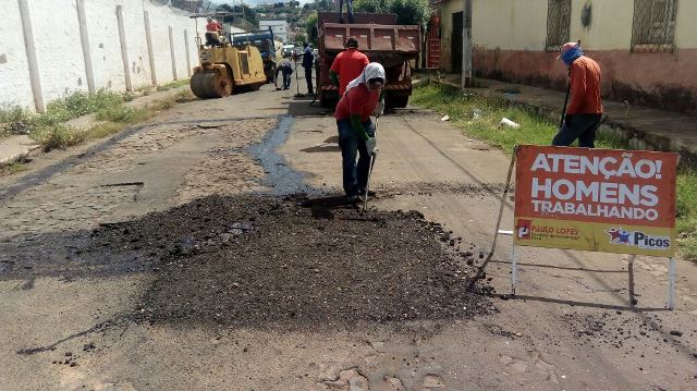 Prefeitura promove operação tapa-buracos nas ruas de Picos