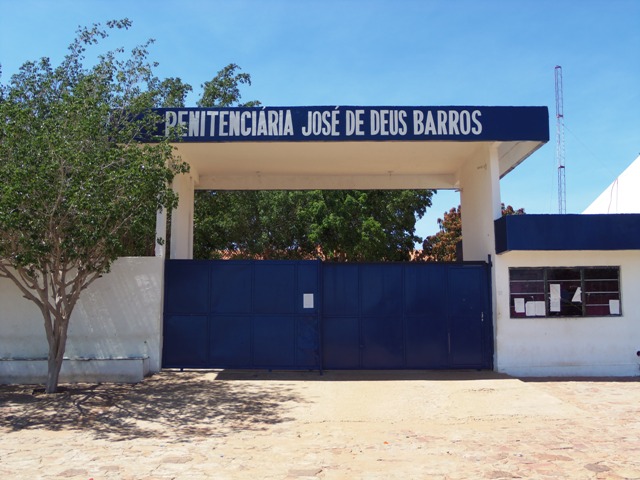 Presos promovem motim na Penitenciária Regional de Picos