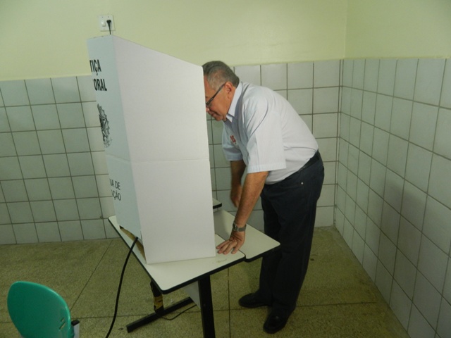 Candidatos a prefeito de Picos votam pela manhã e reafirmam convicção na vitória