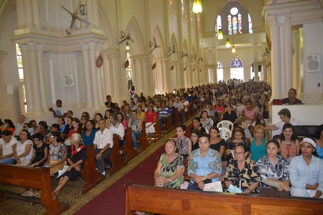 Católicos lotam Catedral de Picos na Missa solene da Ceia 