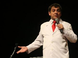 Humorista João Cláudio fará apresentação na cidade de Picos