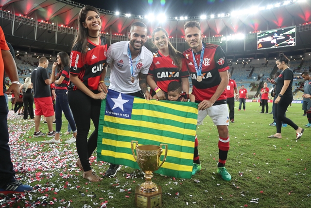 Picoenses Renê e Rômulo comemoram primeiro título pelo Flamengo